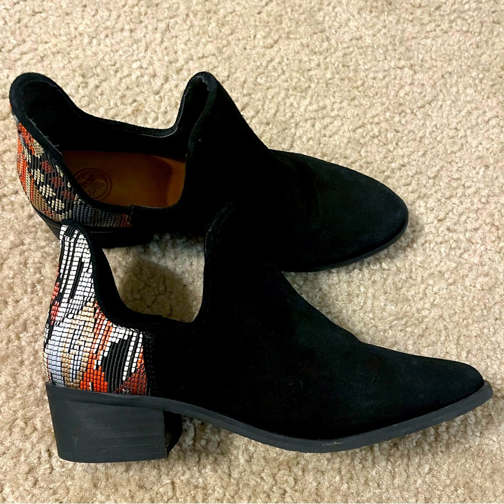 Black Charleston Shoe Company Booties with stitched detailing. Size 6/Size 37.